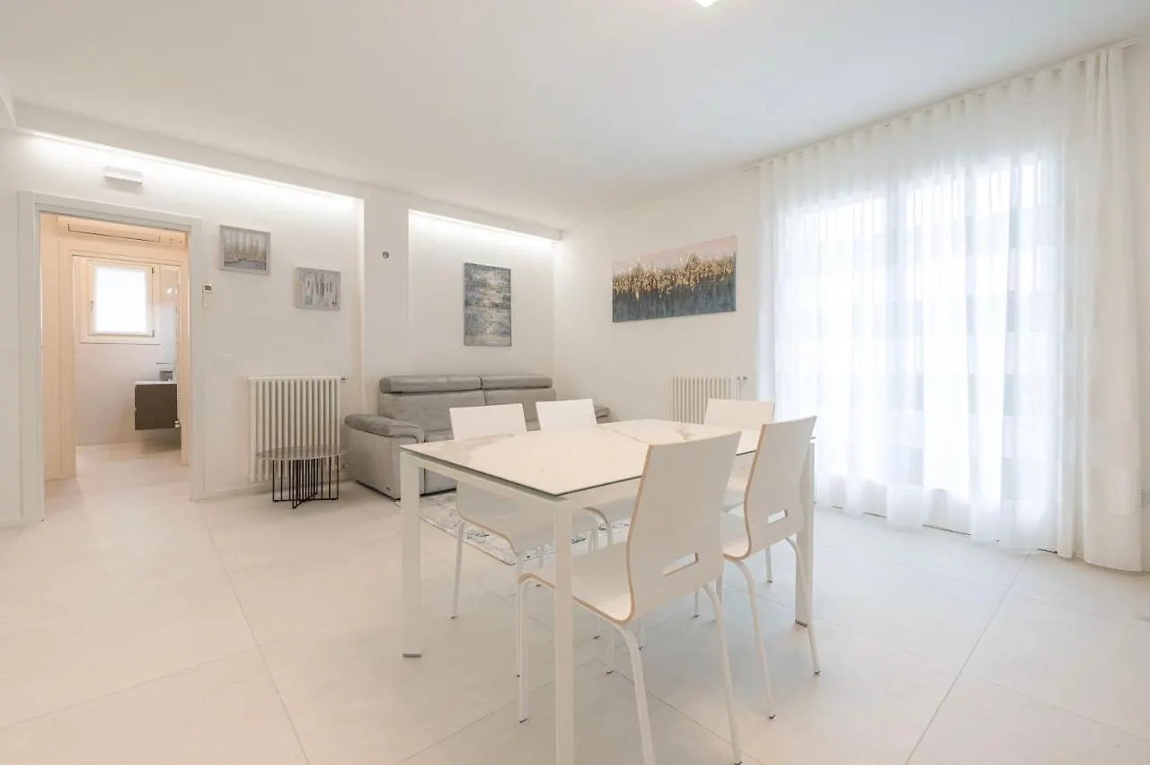 Apartment Residence Luxury Elisabeth Con Posto Spiaggia Incluso Caorle