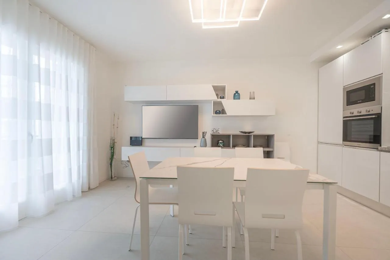 Residence Luxury Elisabeth Con Posto Spiaggia Incluso Caorle Apartment