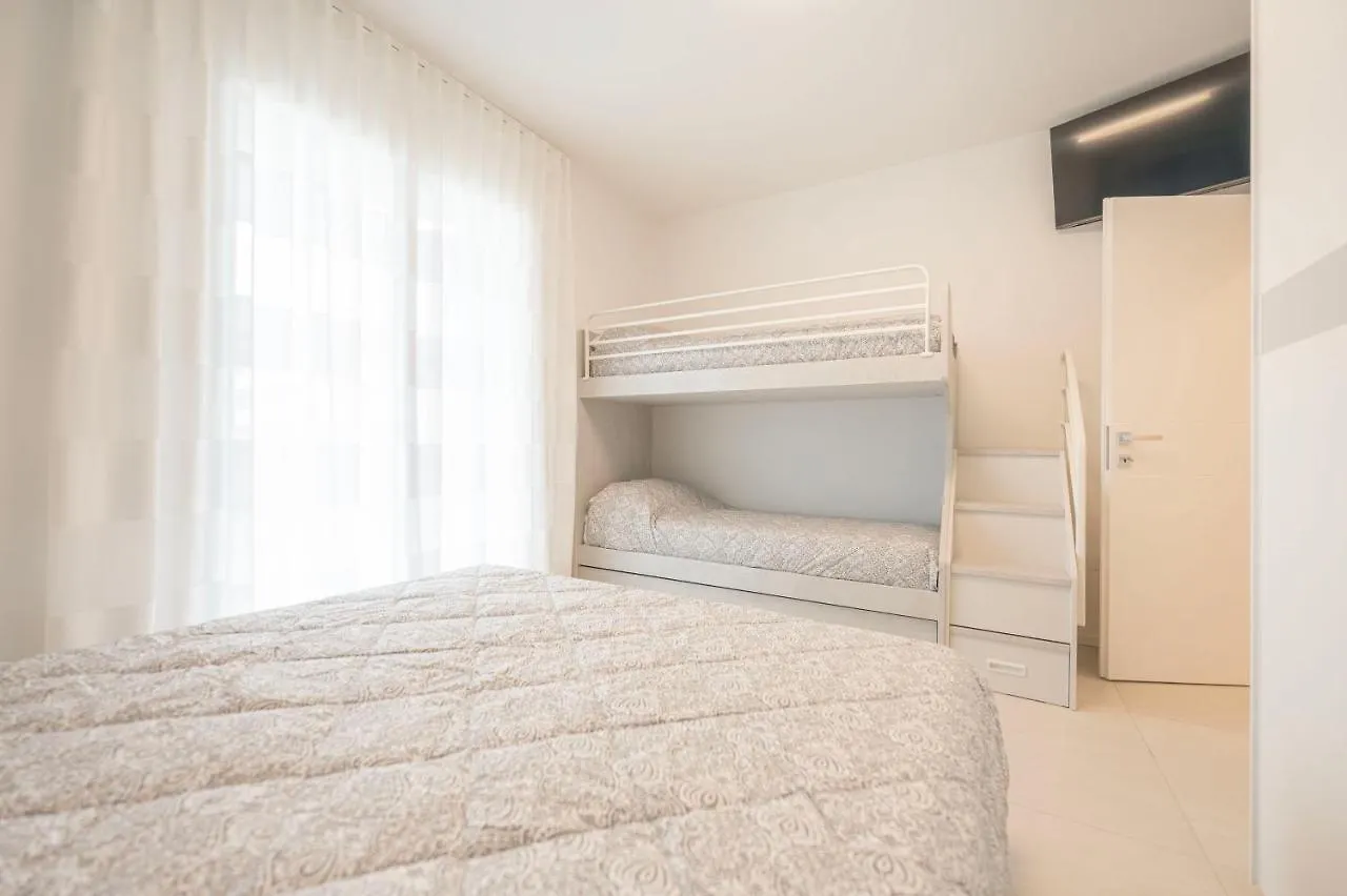 Residence Luxury Elisabeth Con Posto Spiaggia Incluso Caorle 0*,